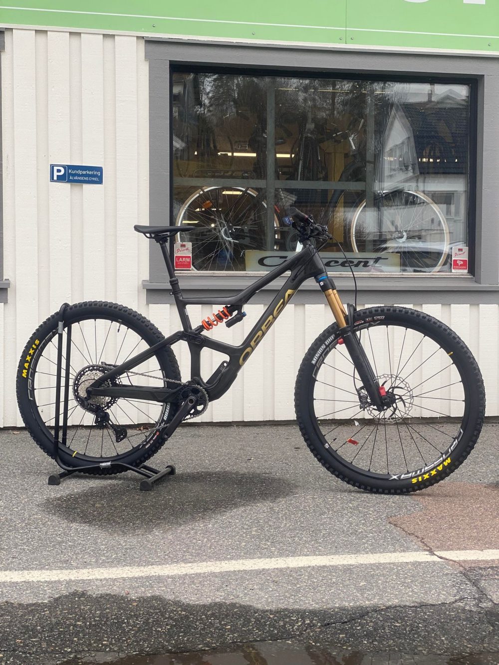 Occam M10 LT myo svart guld e1679318251689